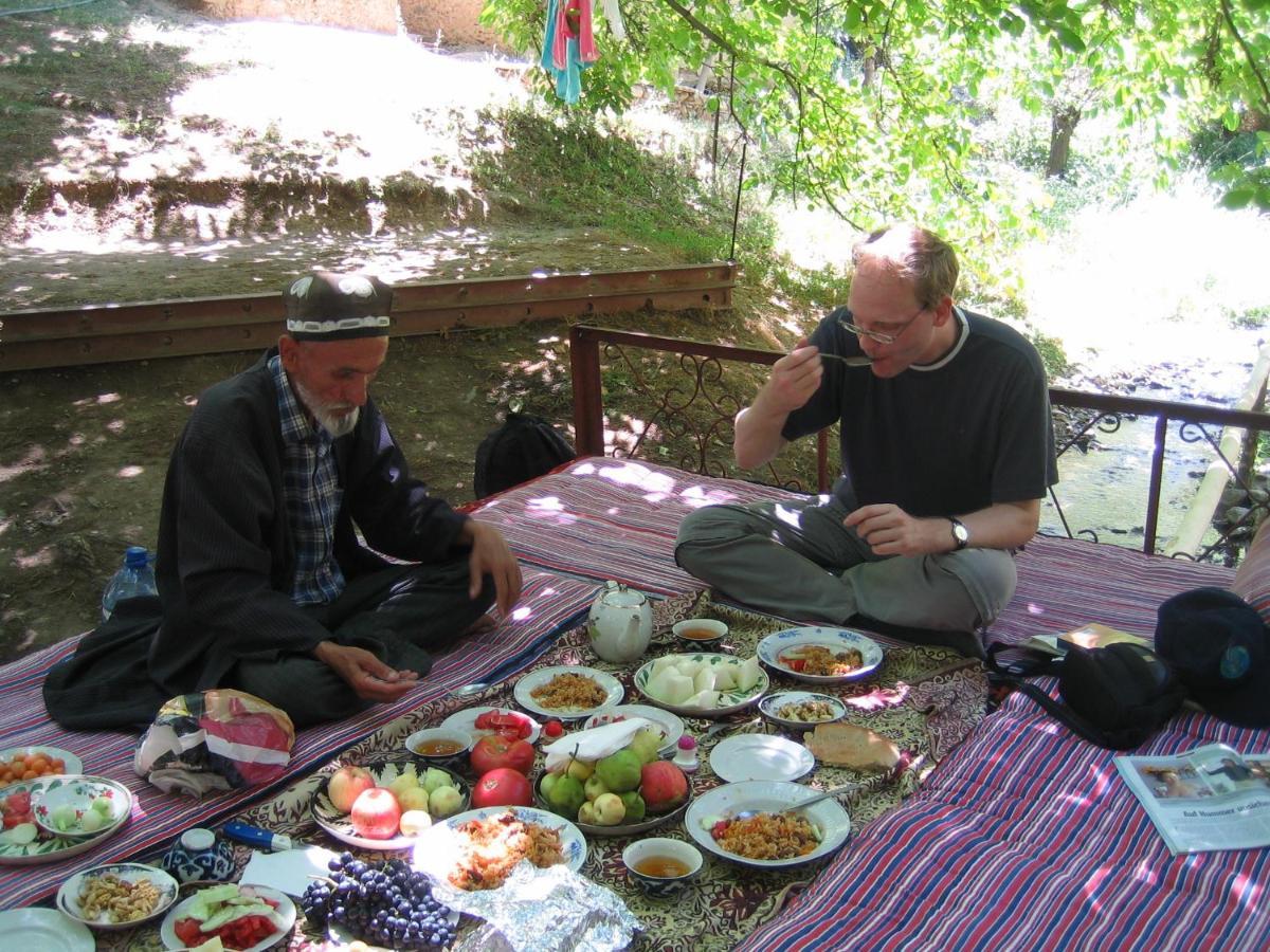Hayat Guesthouse Nuratau Mountains Yukary-Ukhum Exterior photo