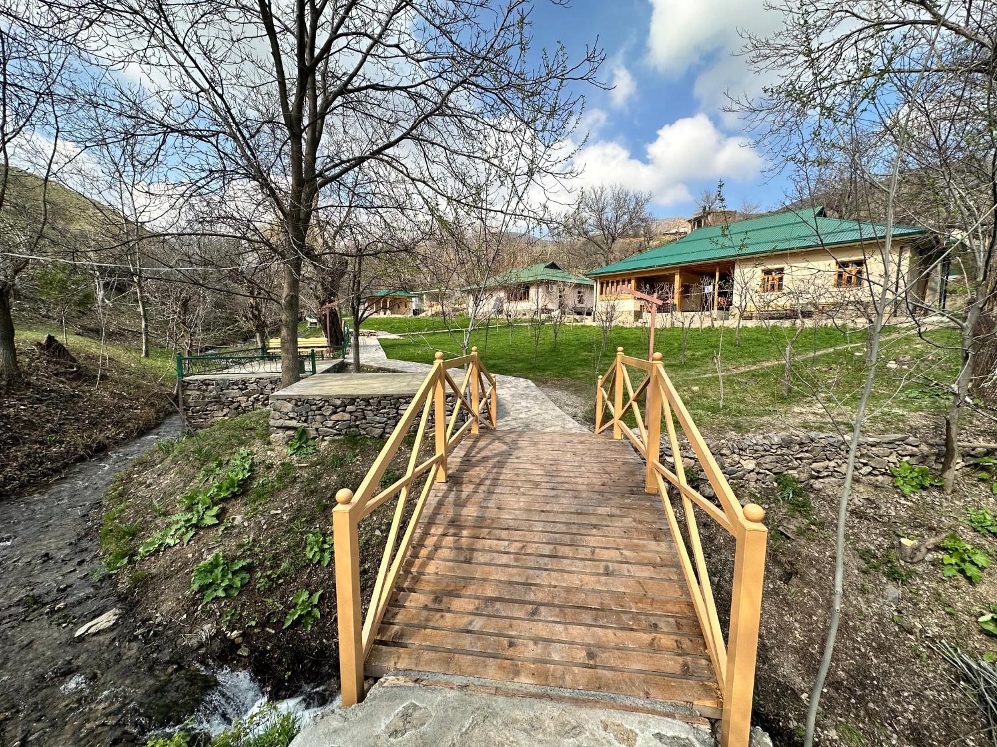 Hayat Guesthouse Nuratau Mountains Yukary-Ukhum Exterior photo